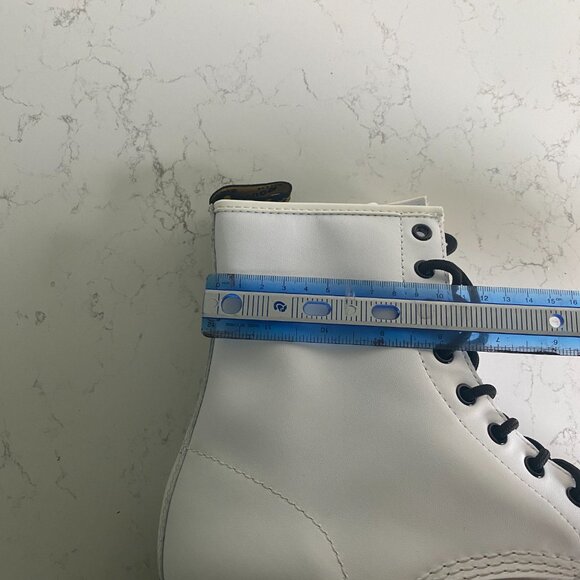 NWT Doc Martens 1460 Women's Softy T Leather Lace-up Combat Boots White Size 11 - Picture 13 of 14